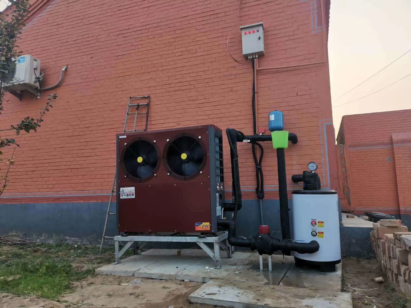 北京大興客戶--家用6匹凌銳空氣源熱泵